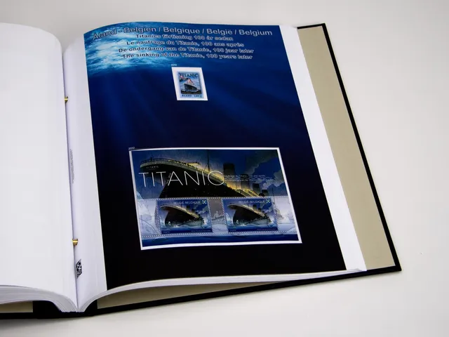 davo-luxe-belgique-extra-land-titanic-2012-pages-album-timbres image 1