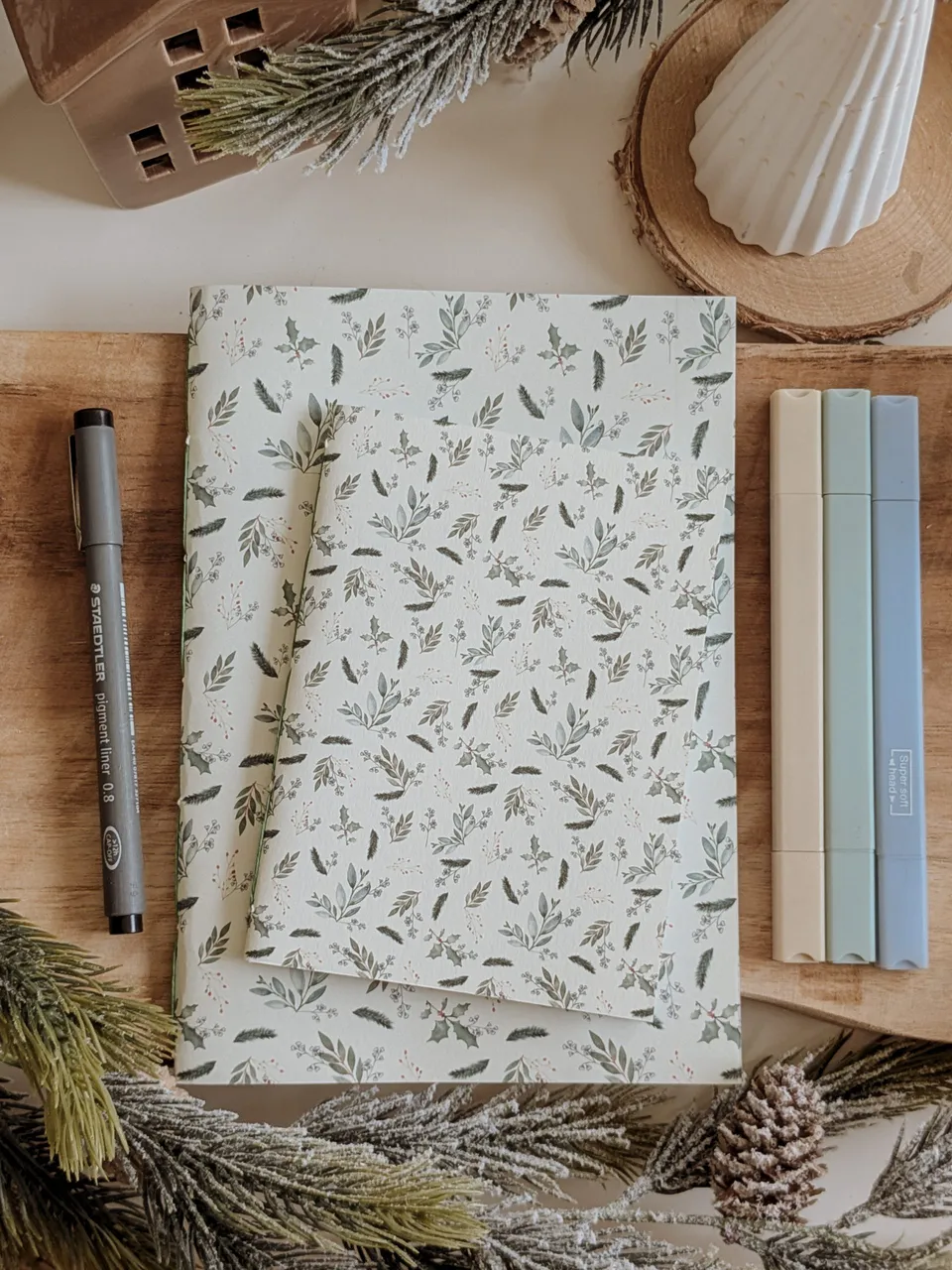 murmures-de-papier-sapin-enchant-carnet-artisanal-a5-a6-60-pages image 1