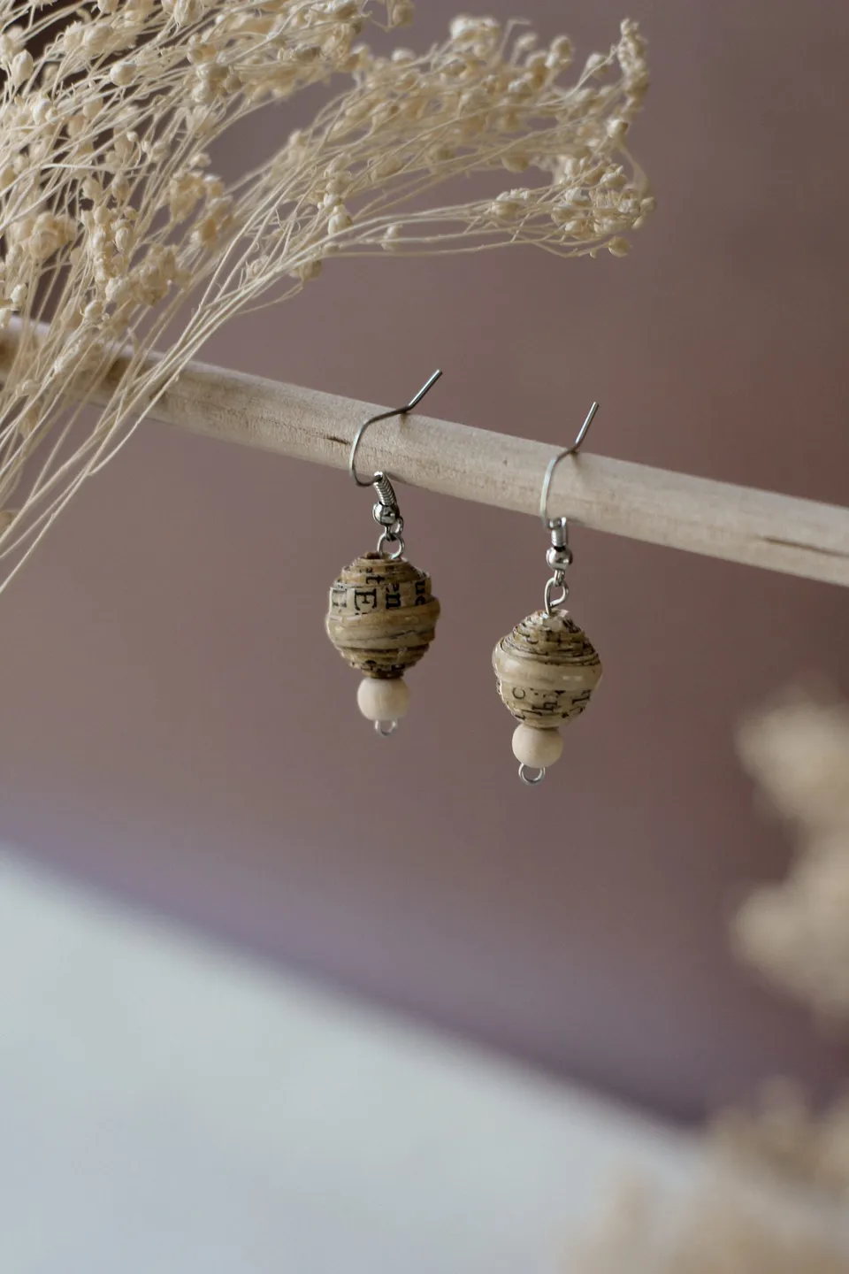 murmures-de-papier-bijoux-boucles-vieille-histoire-perles-de-papier image 1