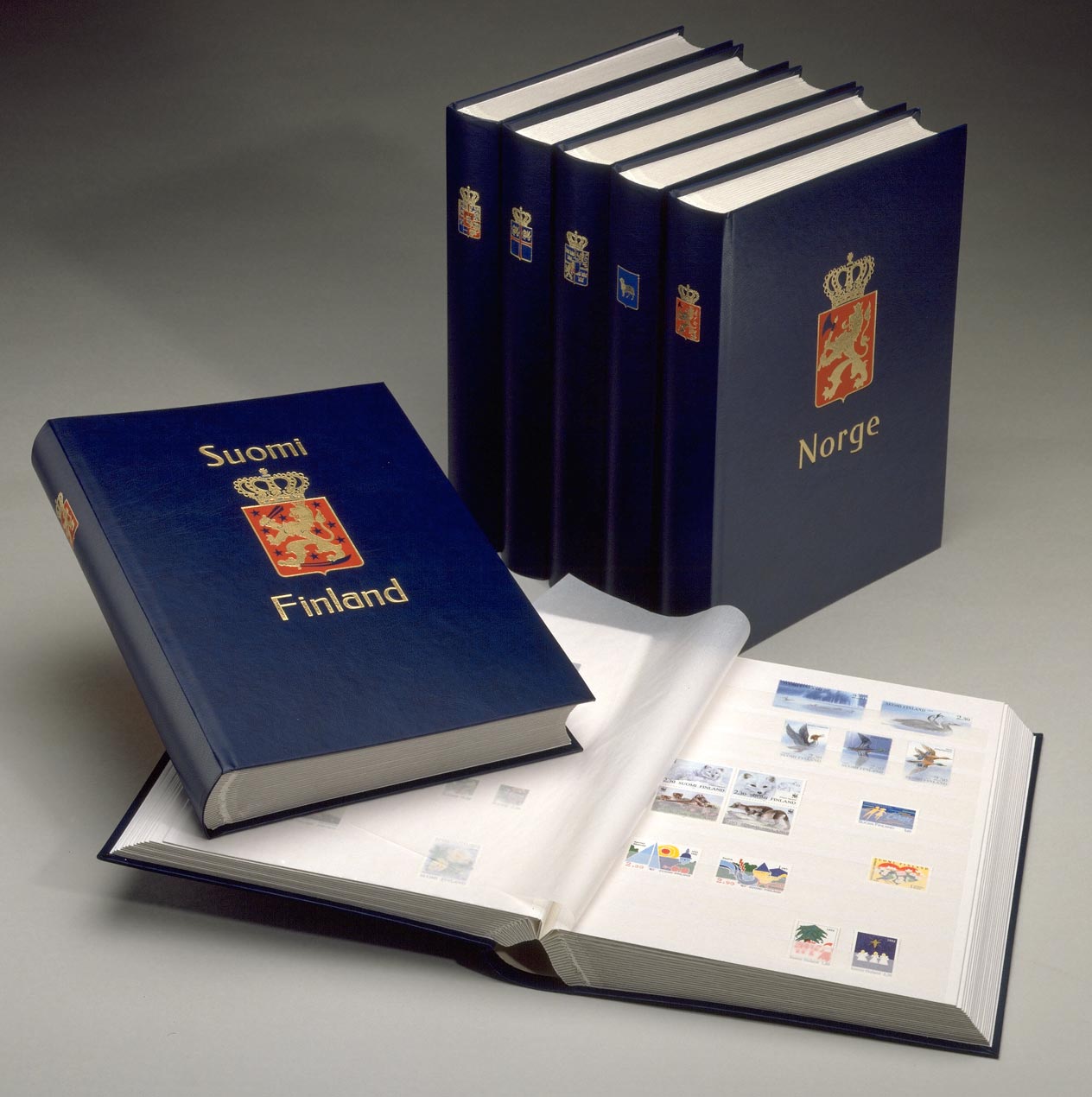 davo-g-finlande-classeur-timbres-bleu-armoiries image 1