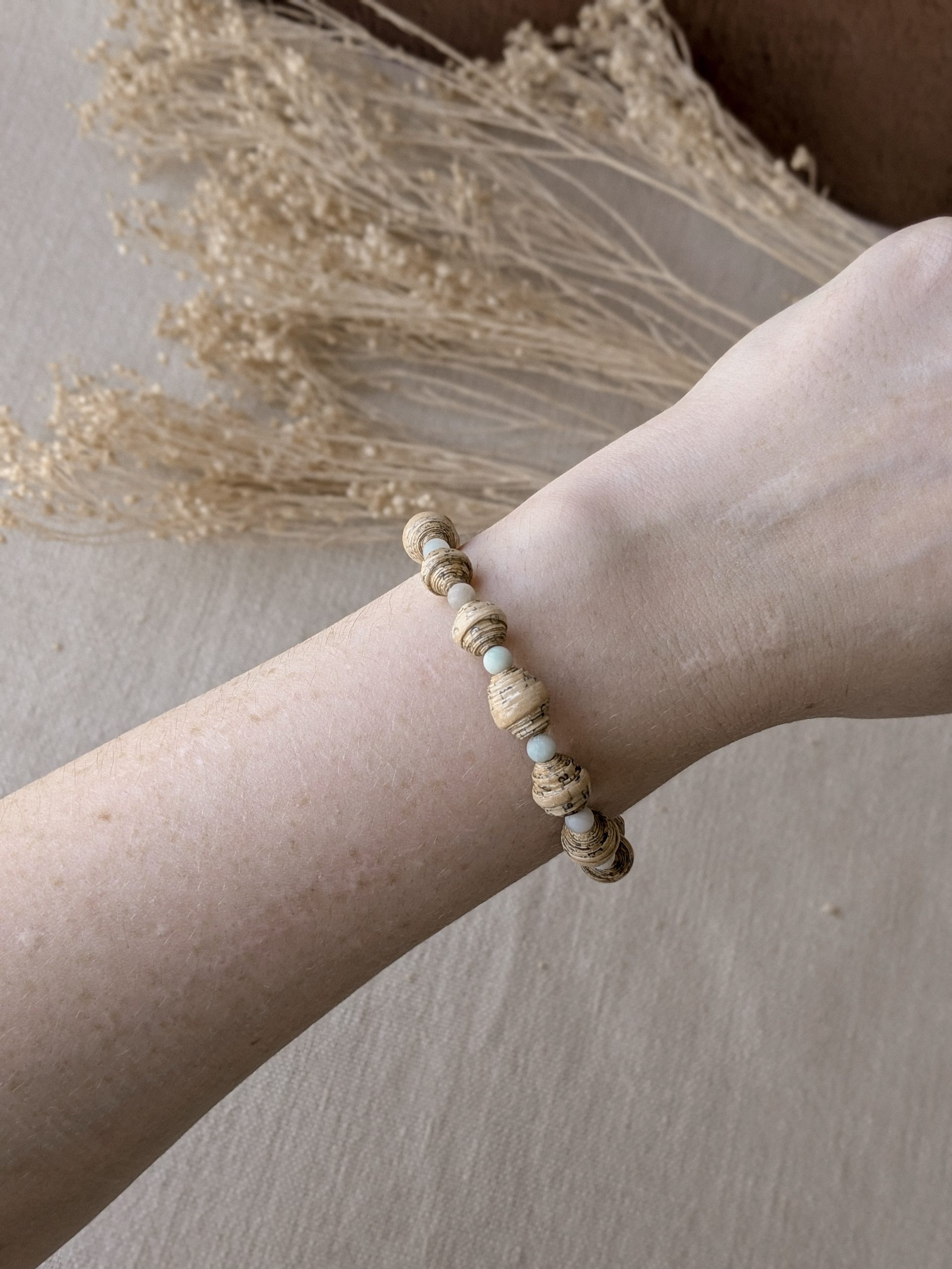 murmures-de-papier-bijoux-m-moire-enroul-e-bracelet-perles-papier image 2