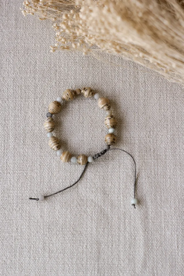 murmures-de-papier-bijoux-m-moire-enroul-e-bracelet-perles-papier image 1