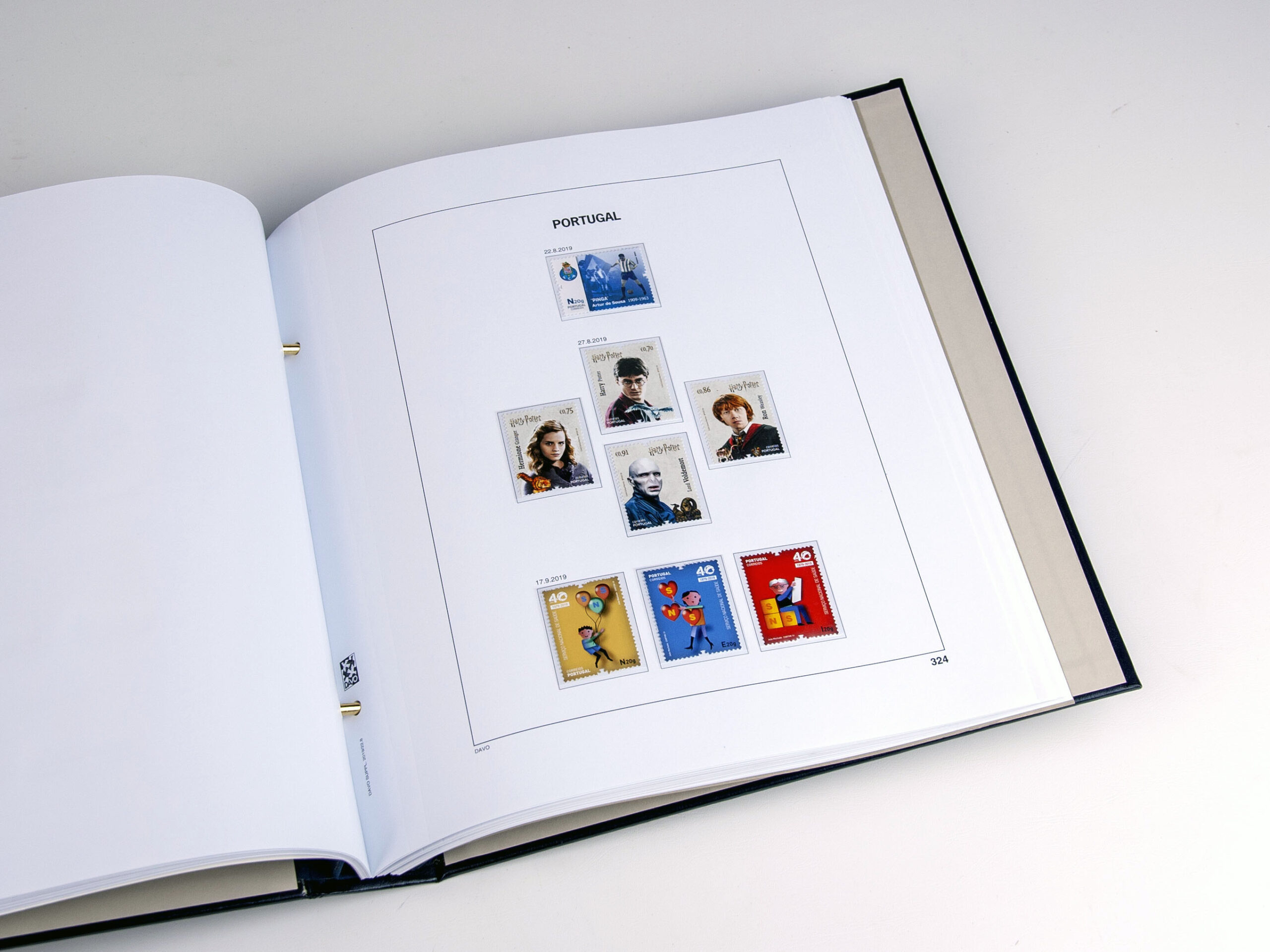 davo-luxe-portugal-2019-pages-album-timbres-annuel image 1