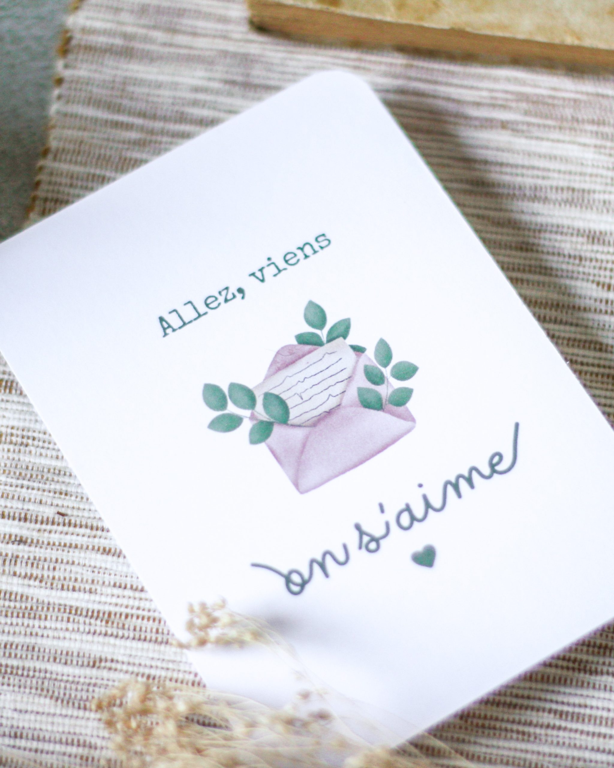 murmures-de-papier-allez-viens-on-s-aime-carte-postale-amour image 2