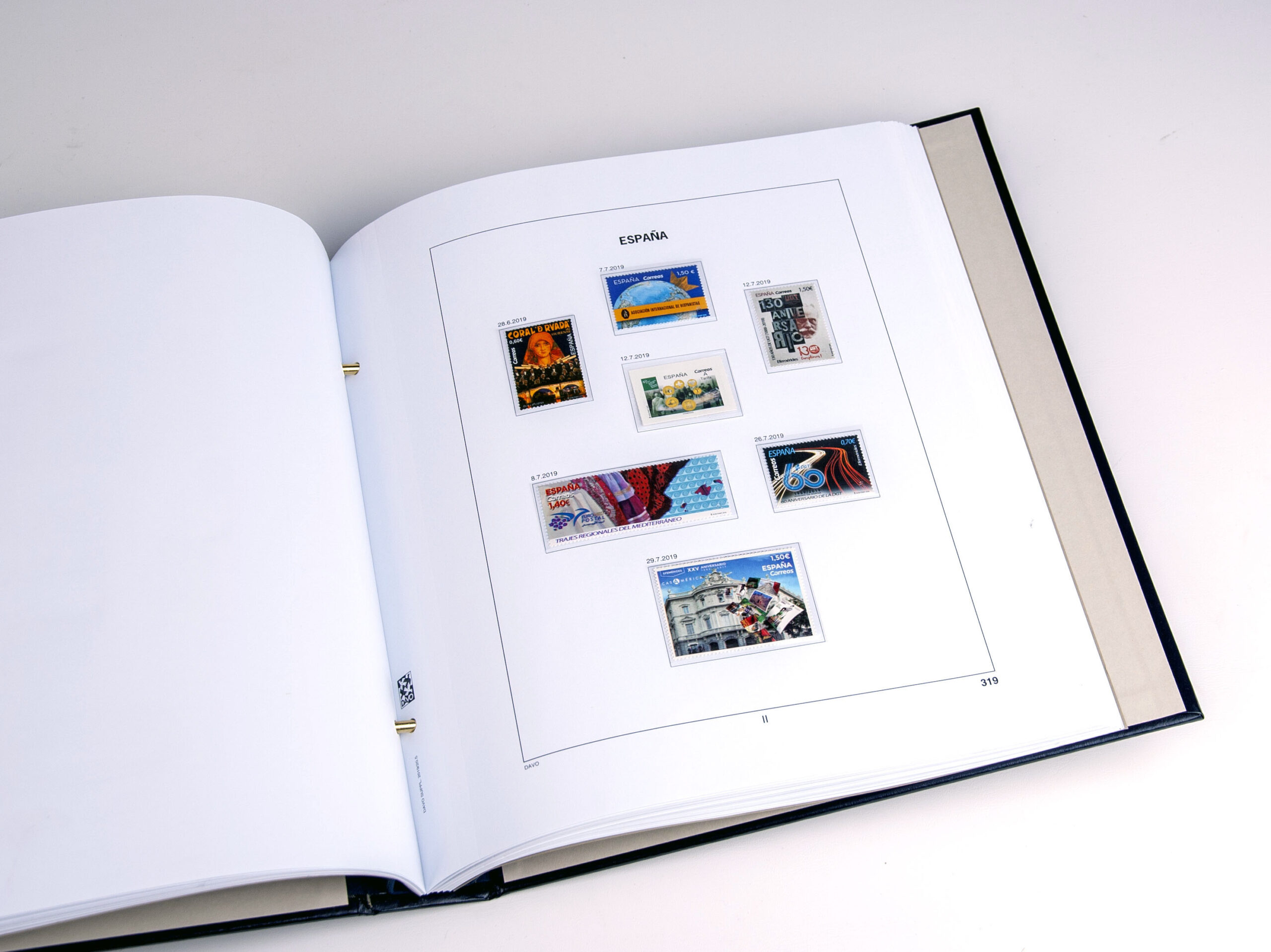 davo-luxe-suppl-ment-espagne-2019-feuilles-timbres image 1