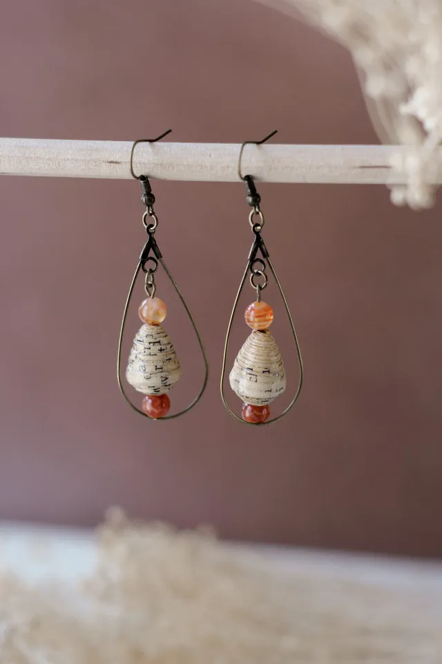 murmures-de-papier-bijoux-cho-d-encre-boucles-bronze-perles-papier image 1