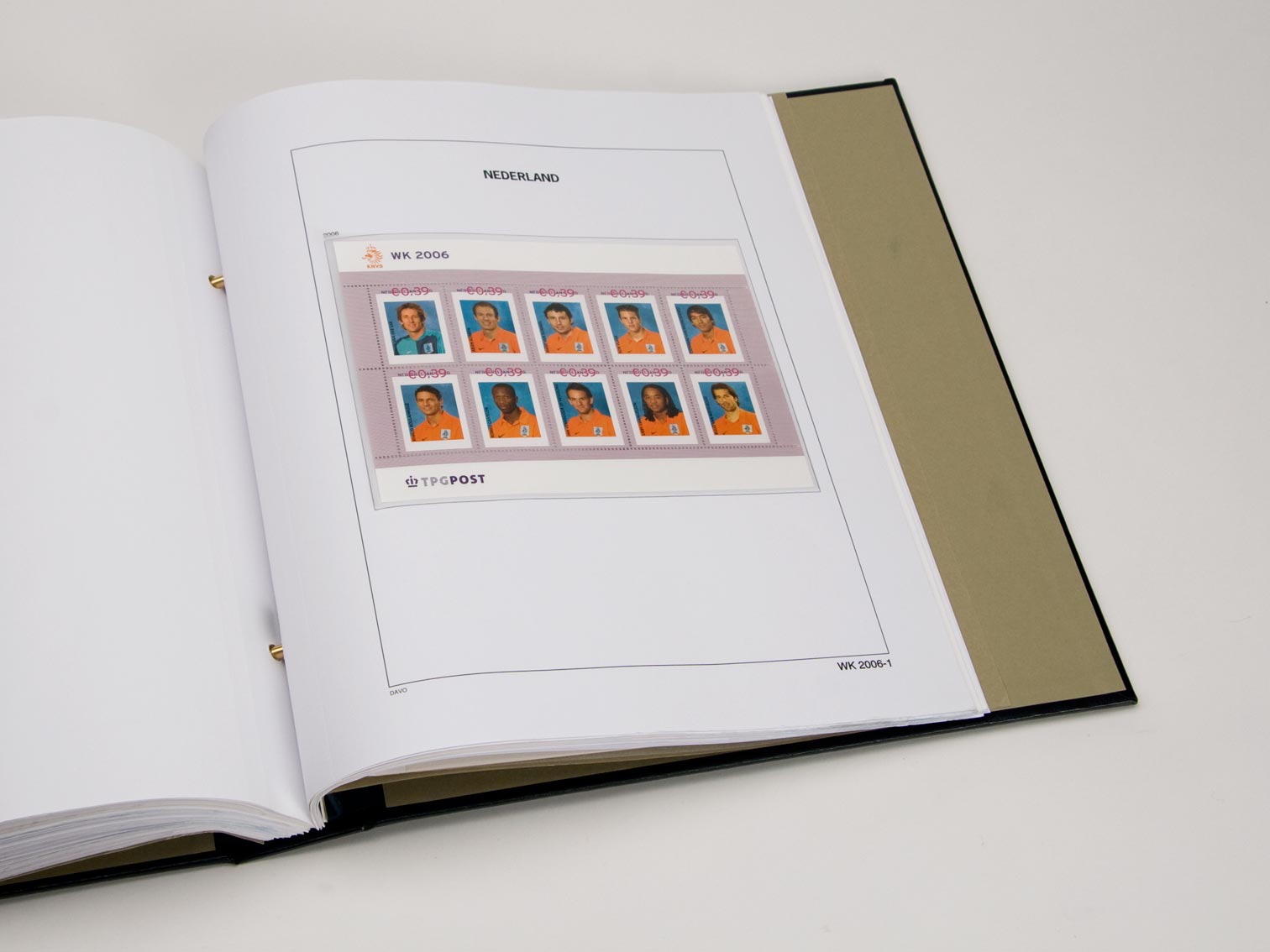 davo-luxe-pays-bas-wk-2006-feuille-album-timbres-170g image 1