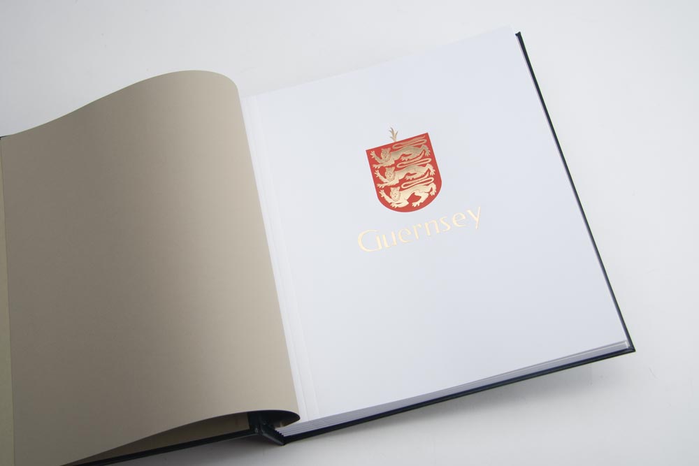 davo-luxe-guernesey-page-de-titre-album-timbres-l-unit image 1
